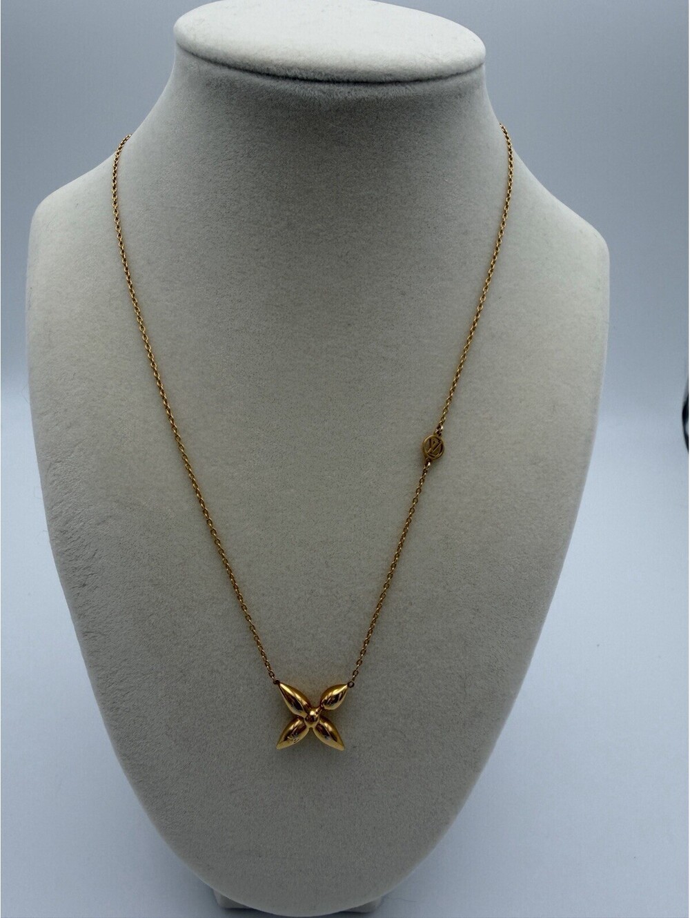 Authentic Louis Vuitton LV Collier Louisette Gold Tone Pendant Necklace